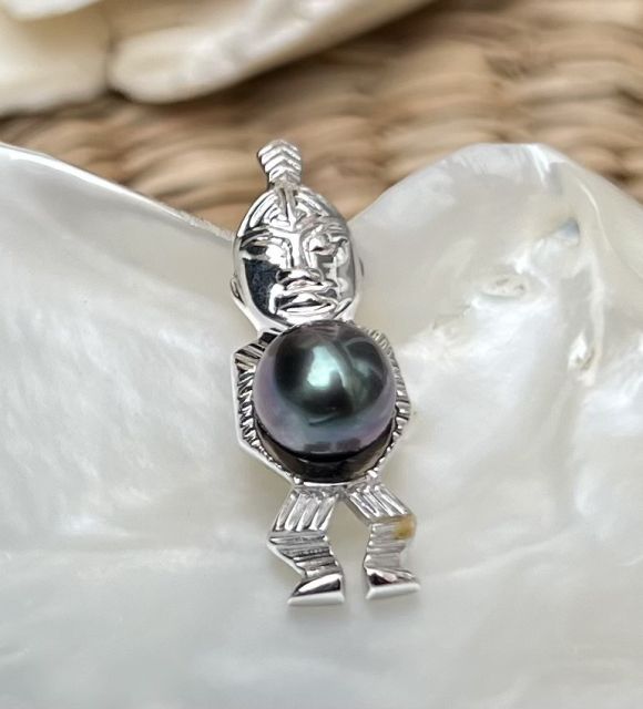 Force et protection, les vertus du Mana en ce Pendentif tiki et véritable perle de culture de tahiti blue pink - création unique - certificat GIA - livraison gratuite