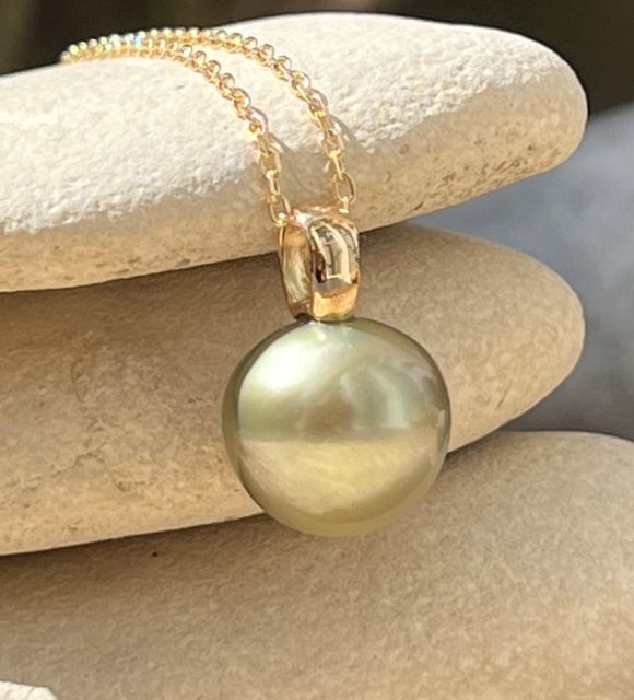 مجوهرات من لؤلؤ تاهيتي بلمعان نادر وبريق استثنائي. شهادة توثيق وتسليم آمن - Poemotu.