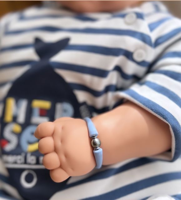 Découvrez la version enfant de notre bracelet en véritable perle de Tahiti Teahupoo - solide et élégant - peut aller dans l'eau - livraison gratuite