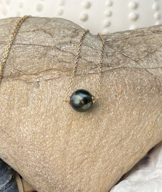 Bijou en perle de Tahiti aux reflets rares et lustre exceptionnel. Certificat d’authenticité et livraison sécurisée – Poemotu