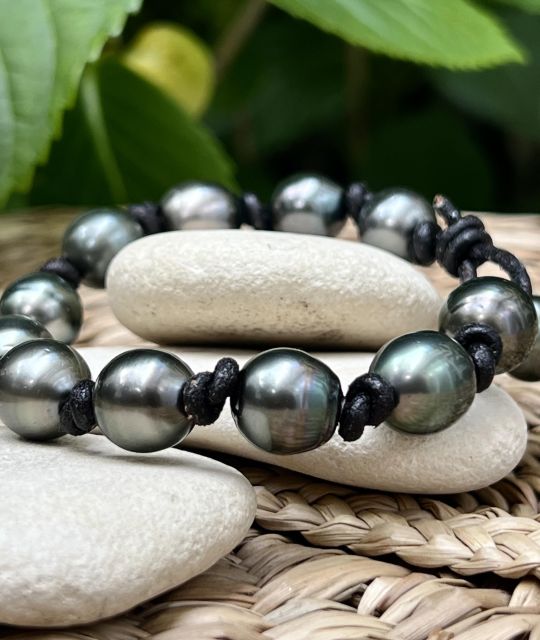 Bijou en perle de Tahiti aux reflets rares et lustre exceptionnel. Certificat d’authenticité et livraison sécurisée – Poemotu.