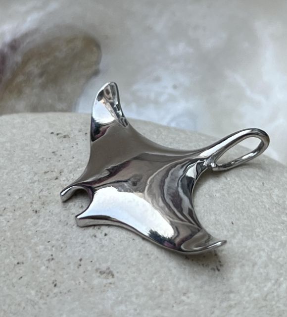 Bijou en perle de Tahiti aux reflets rares et lustre exceptionnel. Certificat d’authenticité et livraison sécurisée – Poemotu.