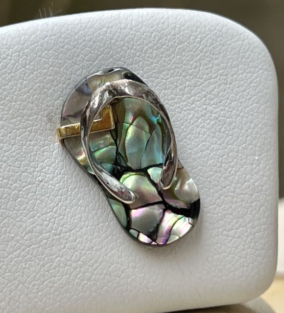 Elegante fusione di tradizione ed esotismo, che cattura l'essenza della cultura marittima, il ciondolo savate esprime il vostro amore per le isole - spedizione gratuita