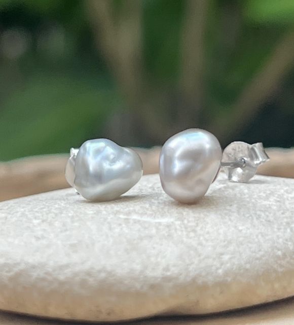 Bijou en perle de Tahiti aux reflets rares et lustre exceptionnel. Certificat d’authenticité et livraison sécurisée – Poemotu.