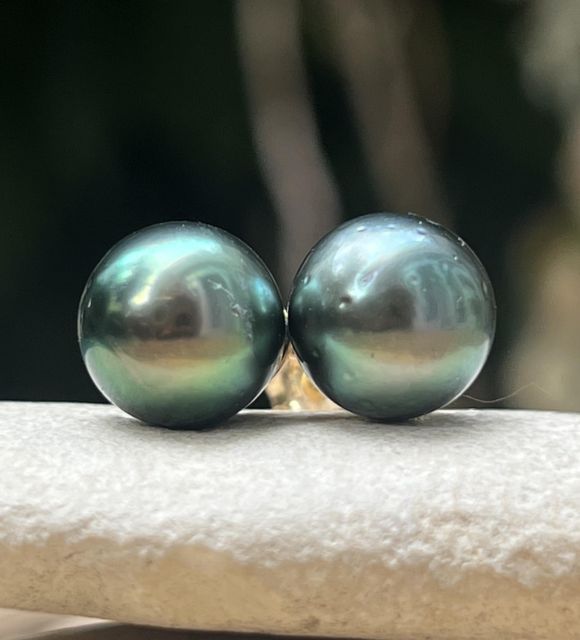 Bijou en perle de Tahiti aux reflets rares et lustre exceptionnel. Certificat d’authenticité et livraison sécurisée – Poemotu