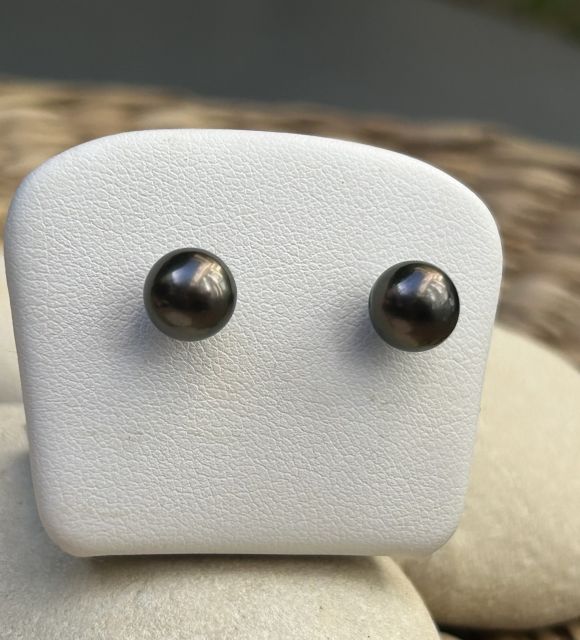 Bijou en perle de Tahiti aux reflets rares et lustre exceptionnel. Certificat d’authenticité et livraison sécurisée – Poemotu