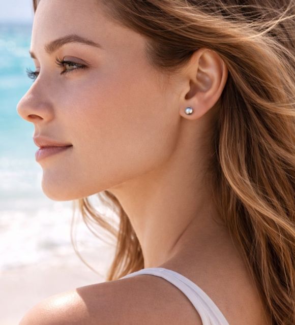 مثالية للأذنين الصغيرتين - أقراط رائعة من الذهب عيار 750/00 مع لآلئ تاهيتي دائرية بحجم 7/8 مم - لآلئ تاهيتي حقيقية مضمونة من قبل Poemotu