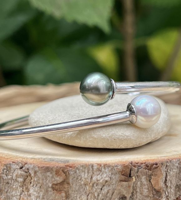 Bijou en perle de Tahiti aux reflets rares et lustre exceptionnel. Certificat d’authenticité et livraison sécurisée – Poemotu.