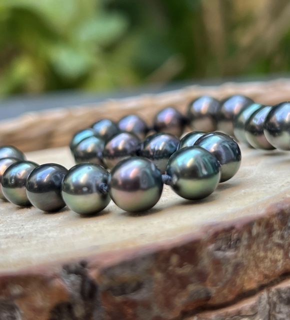 Bijou en perle de Tahiti aux reflets rares et lustre exceptionnel. Certificat d’authenticité et livraison sécurisée – Poemotu.