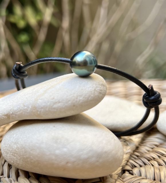 Bijou en perle de Tahiti aux reflets rares et lustre exceptionnel. Certificat d’authenticité et livraison sécurisée – Poemotu.