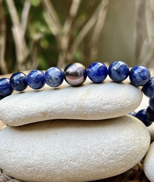 Bijou en perle de Tahiti aux reflets rares et lustre exceptionnel. Certificat d’authenticité et livraison sécurisée – Poemotu.