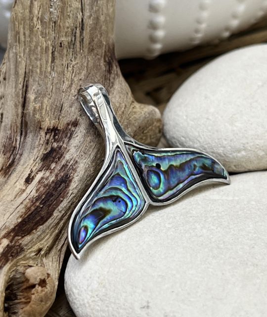 Der Herren-Anhänger aus Abalone-Perlmutt - Umweltfreundlicher Anhänger - Engagieren Sie sich mit Poemotu für die vollständige Wertschätzung der marinen Ressourcen - GIA-Zertifikat