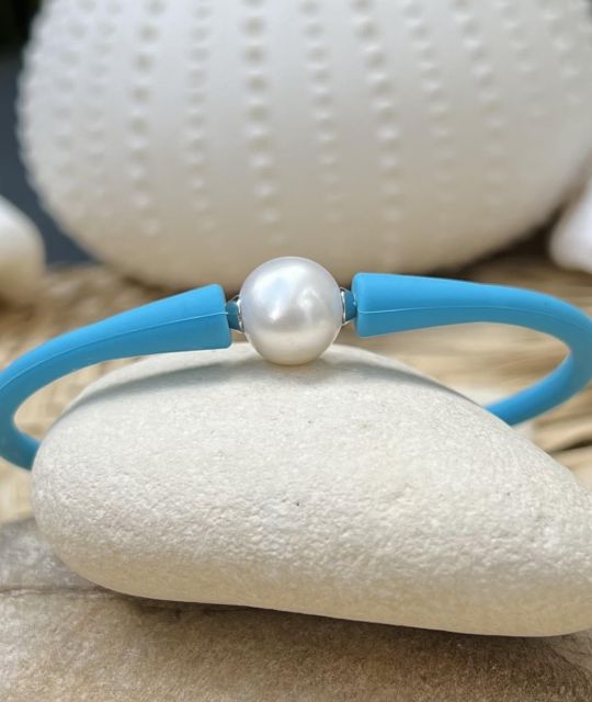 Bijou en perle de Tahiti aux reflets rares et lustre exceptionnel. Certificat d’authenticité et livraison sécurisée – Poemotu.