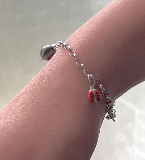 Pihapiha, les coccinelles dansent autour de la perle de Tahiti sur un bracelet en argent 925 rhodié - certifié et garanti - livraison sécurisée gratuite