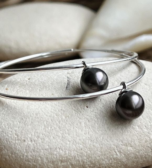 Bijou en perle de Tahiti aux reflets rares et lustre exceptionnel. Certificat d’authenticité et livraison sécurisée – Poemotu