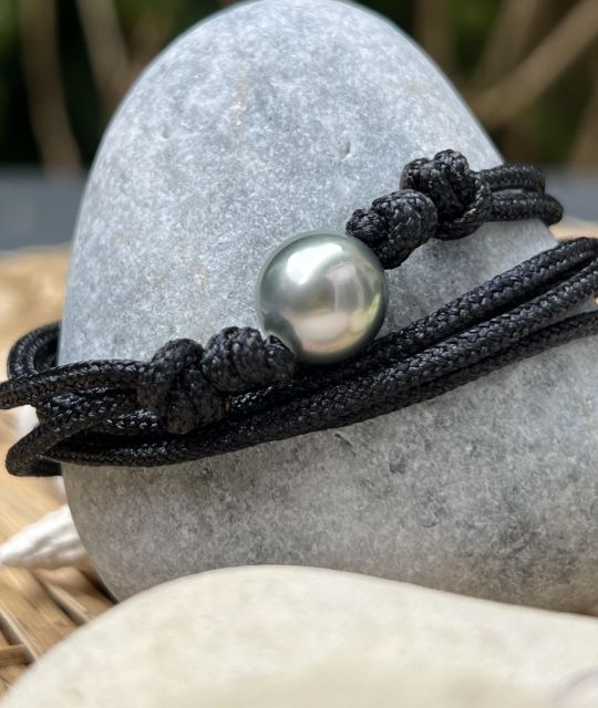 Bijou en perle de Tahiti aux reflets rares et lustre exceptionnel. Certificat d’authenticité et livraison sécurisée – Poemotu.