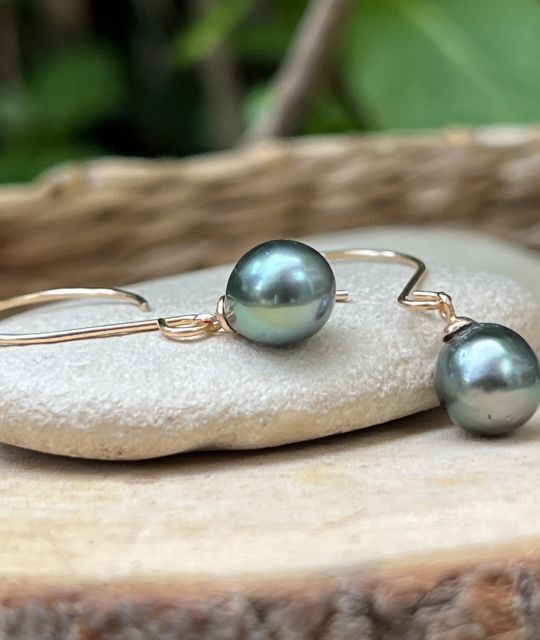 Bijou en perle de Tahiti aux reflets rares et lustre exceptionnel. Certificat d’authenticité et livraison sécurisée – Poemotu