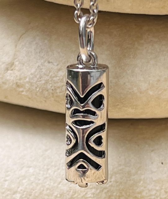 Traditionnel tiki amour en pendentif argent et agate noire - création artisanale - édition limitée - livraison sécurisée offerte