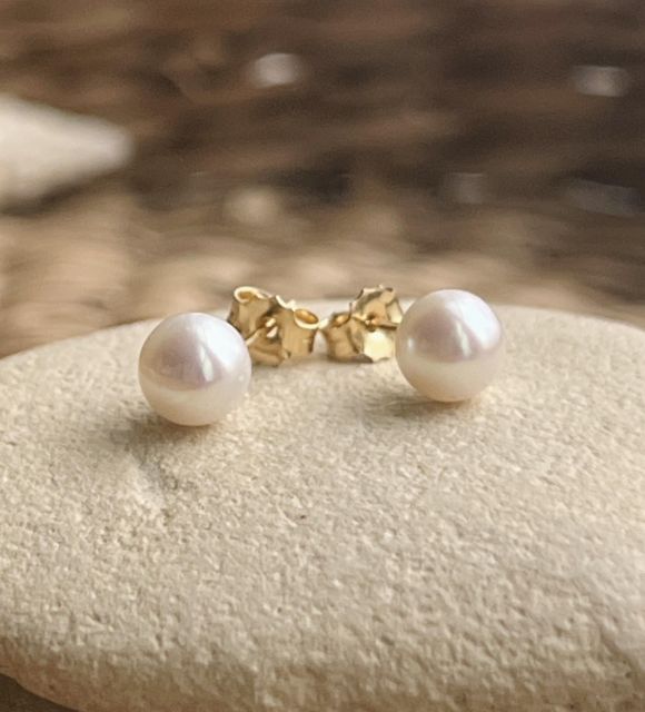 Bijou en perle de Tahiti aux reflets rares et lustre exceptionnel. Certificat d’authenticité et livraison sécurisée – Poemotu.