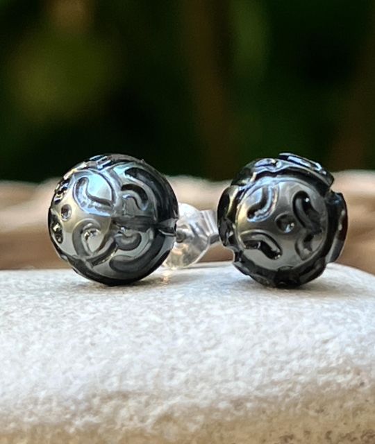 Bijou en perle de Tahiti aux reflets rares et lustre exceptionnel. Certificat d’authenticité et livraison sécurisée – Poemotu.