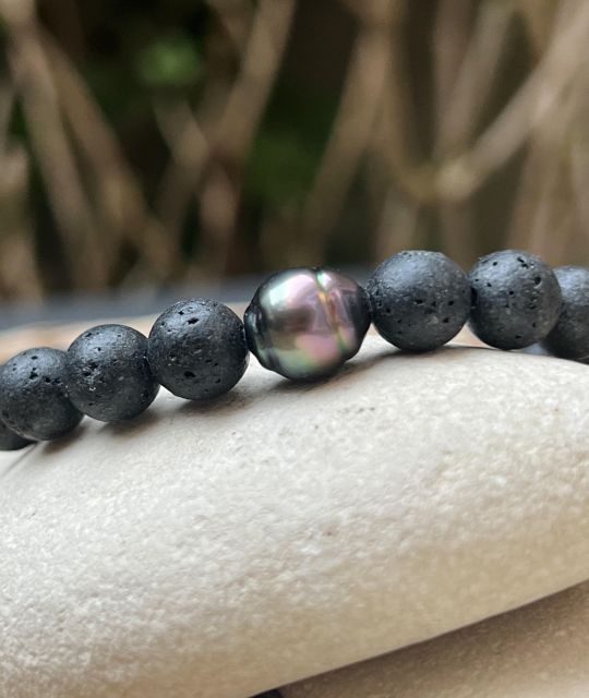 Bijou en perle de Tahiti aux reflets rares et lustre exceptionnel. Certificat d’authenticité et livraison sécurisée – Poemotu.