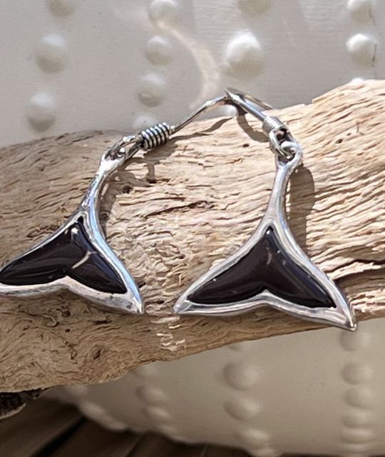 Bijou en perle de Tahiti aux reflets rares et lustre exceptionnel. Certificat d’authenticité et livraison sécurisée – Poemotu.