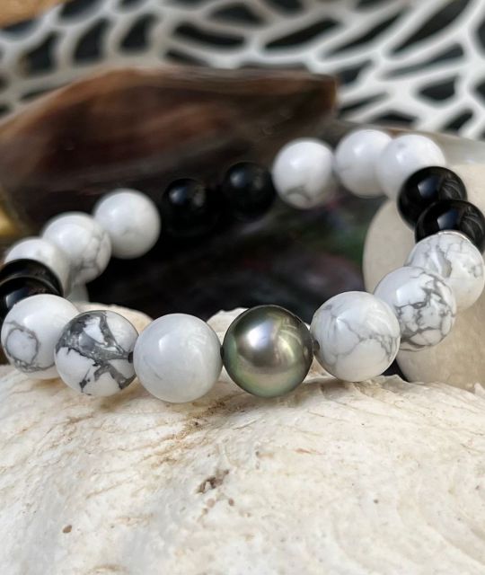 Finden Sie Ihr Wohlbefinden wieder, balancieren Sie Ihre Energien mit unseren Armbändern aus Natursteinen und Tahitiperlen für eine Stresslinderung aus.