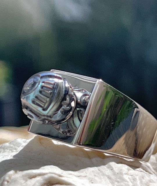 Bijou en perle de Tahiti aux reflets rares et lustre exceptionnel. Certificat d’authenticité et livraison sécurisée – Poemotu.