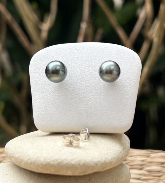 Bijou en perle de Tahiti aux reflets rares et lustre exceptionnel. Certificat d’authenticité et livraison sécurisée – Poemotu