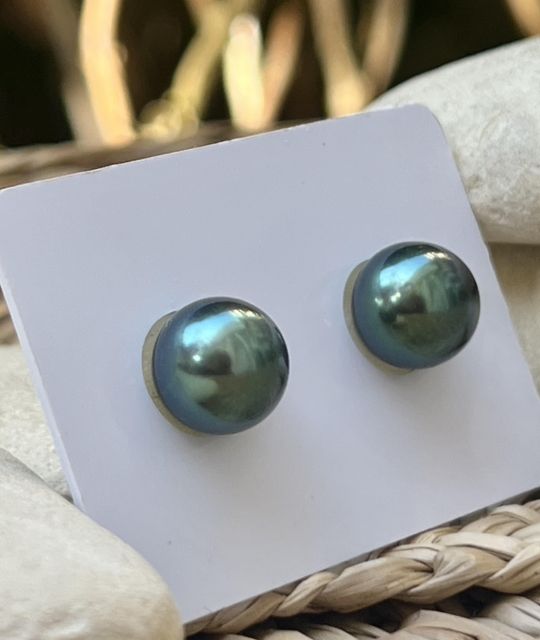 Bijou en perle de Tahiti aux reflets rares et lustre exceptionnel. Certificat d’authenticité et livraison sécurisée – Poemotu