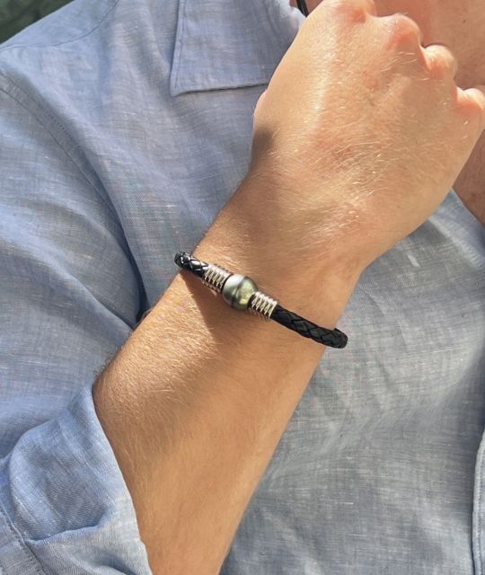Découvrez Maohirii, le bracelet homme en cuir tressé et grosse perle de Tahiti - une pièce rare - certifié et garanti - livraison gratuite sécurisée