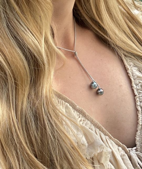 Bijou en perle de Tahiti aux reflets rares et lustre exceptionnel. Certificat d’authenticité et livraison sécurisée – Poemotu
