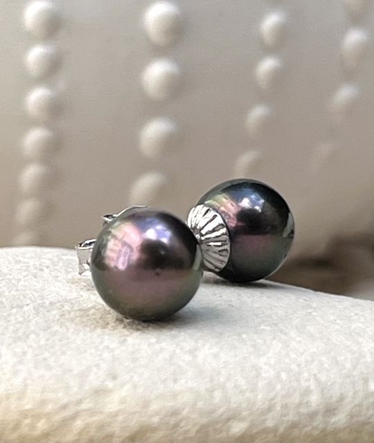 Bijou en perle de Tahiti aux reflets rares et lustre exceptionnel. Certificat d’authenticité et livraison sécurisée – Poemotu