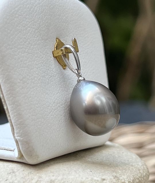 Maeva, pendentif perle de tahiti de couleur grise, assemblé dans notre atelier de Nantes - certifié et garantie - livraison gratuite