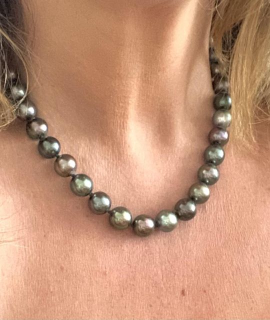 Bijou en perle de Tahiti aux reflets rares et lustre exceptionnel. Certificat d’authenticité et livraison sécurisée – Poemotu