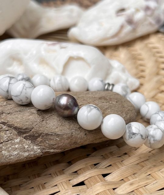 Bijou en perle de Tahiti aux reflets rares et lustre exceptionnel. Certificat d’authenticité et livraison sécurisée – Poemotu.