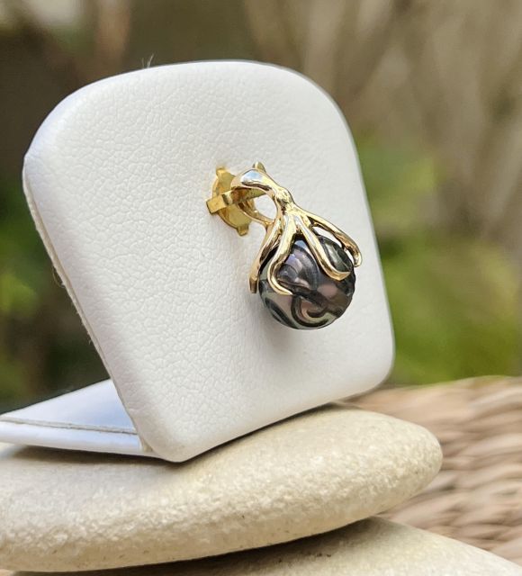 Bijou en perle de Tahiti aux reflets rares et lustre exceptionnel. Certificat d’authenticité et livraison sécurisée – Poemotu.