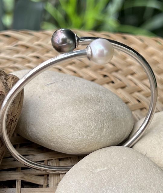 Bijou en perle de Tahiti aux reflets rares et lustre exceptionnel. Certificat d’authenticité et livraison sécurisée – Poemotu.
