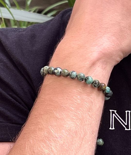 Bijou en perle de Tahiti aux reflets rares et lustre exceptionnel. Certificat d’authenticité et livraison sécurisée – Poemotu.