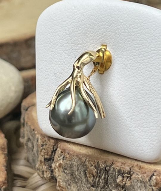 Bijou en perle de Tahiti aux reflets rares et lustre exceptionnel. Certificat d’authenticité et livraison sécurisée – Poemotu.