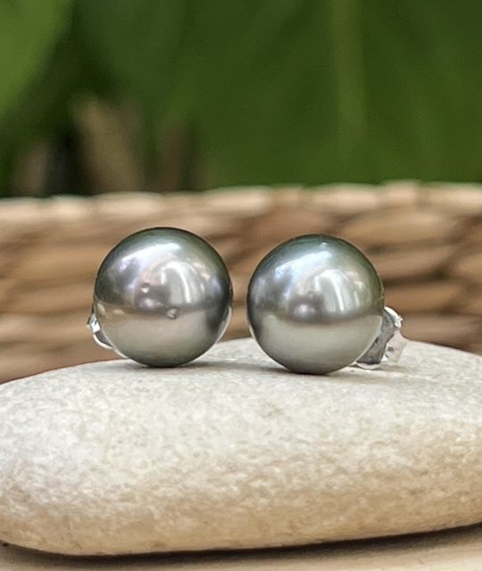 Bijou en perle de Tahiti aux reflets rares et lustre exceptionnel. Certificat d’authenticité et livraison sécurisée – Poemotu
