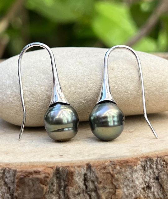 Bijou en perle de Tahiti aux reflets rares et lustre exceptionnel. Certificat d’authenticité et livraison sécurisée – Poemotu.