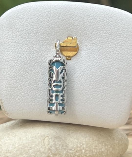 Découvrez notre pendentif en argent rhodié et turquoise recomposée - Tiki Santé