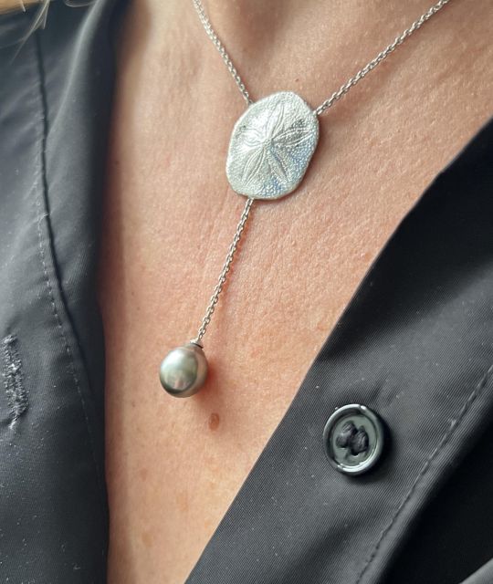 Bijou en perle de Tahiti aux reflets rares et lustre exceptionnel. Certificat d’authenticité et livraison sécurisée – Poemotu