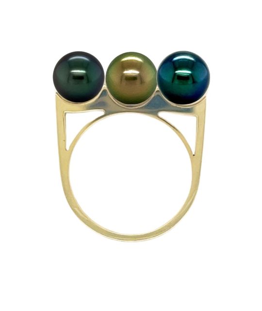 Découvrez une création magnifique de Poemotu, la bague Toru Here, témoignez l'amour, célébrez la Polynésie française avec cette bague de créateur certifiée