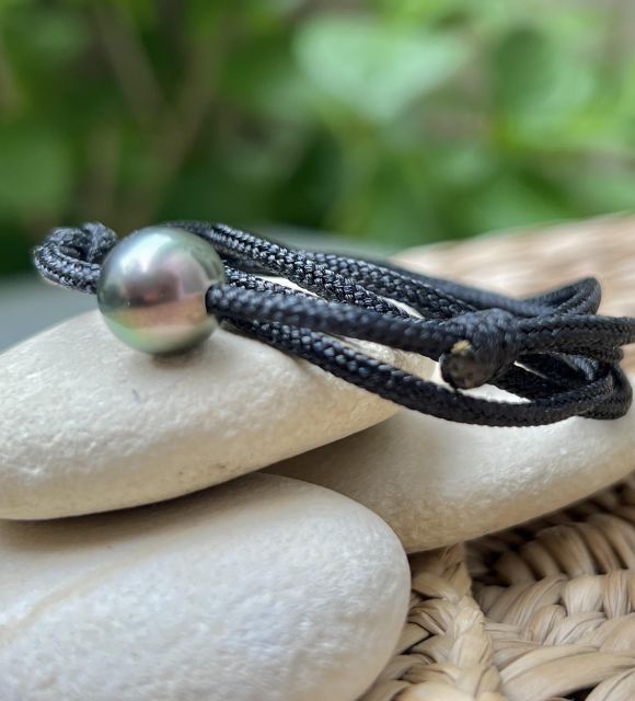 Bijou en perle de Tahiti aux reflets rares et lustre exceptionnel. Certificat d’authenticité et livraison sécurisée – Poemotu.