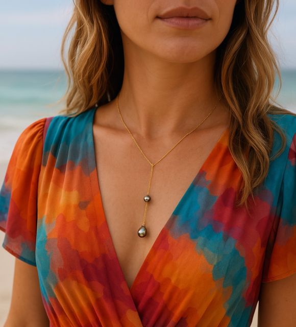 Élégance en Y, perles de Tahiti véritables aux reflets magnétiques, or blanc ou jaune 750. Une pièce lumineuse pour sublimer le décolleté.