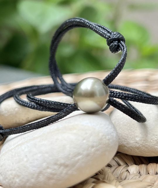 Bijou en perle de Tahiti aux reflets rares et lustre exceptionnel. Certificat d’authenticité et livraison sécurisée – Poemotu.