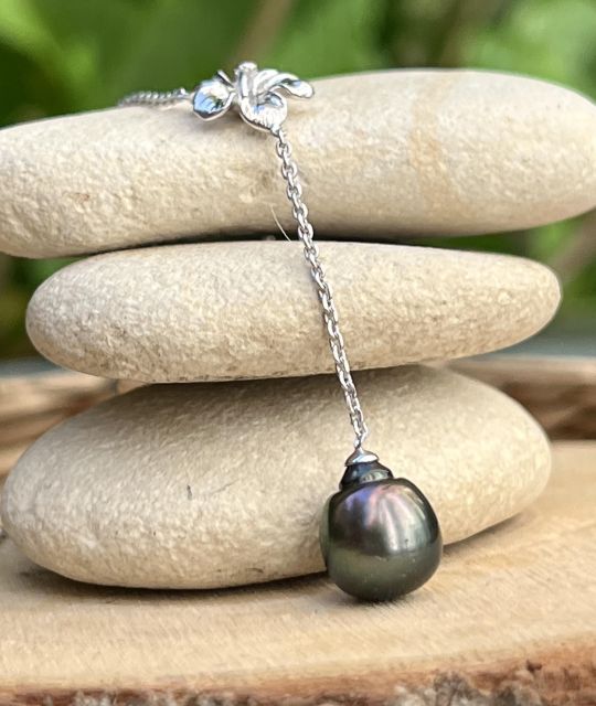 Bijou en perle de Tahiti aux reflets rares et lustre exceptionnel. Certificat d’authenticité et livraison sécurisée – Poemotu