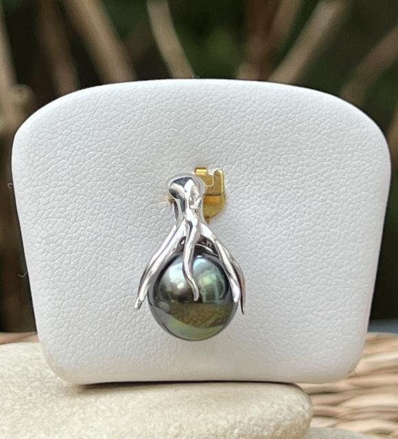 Genuine octopus pendant with a dazzling Tahiti pearl - certified and guaranteed - secure free delivery